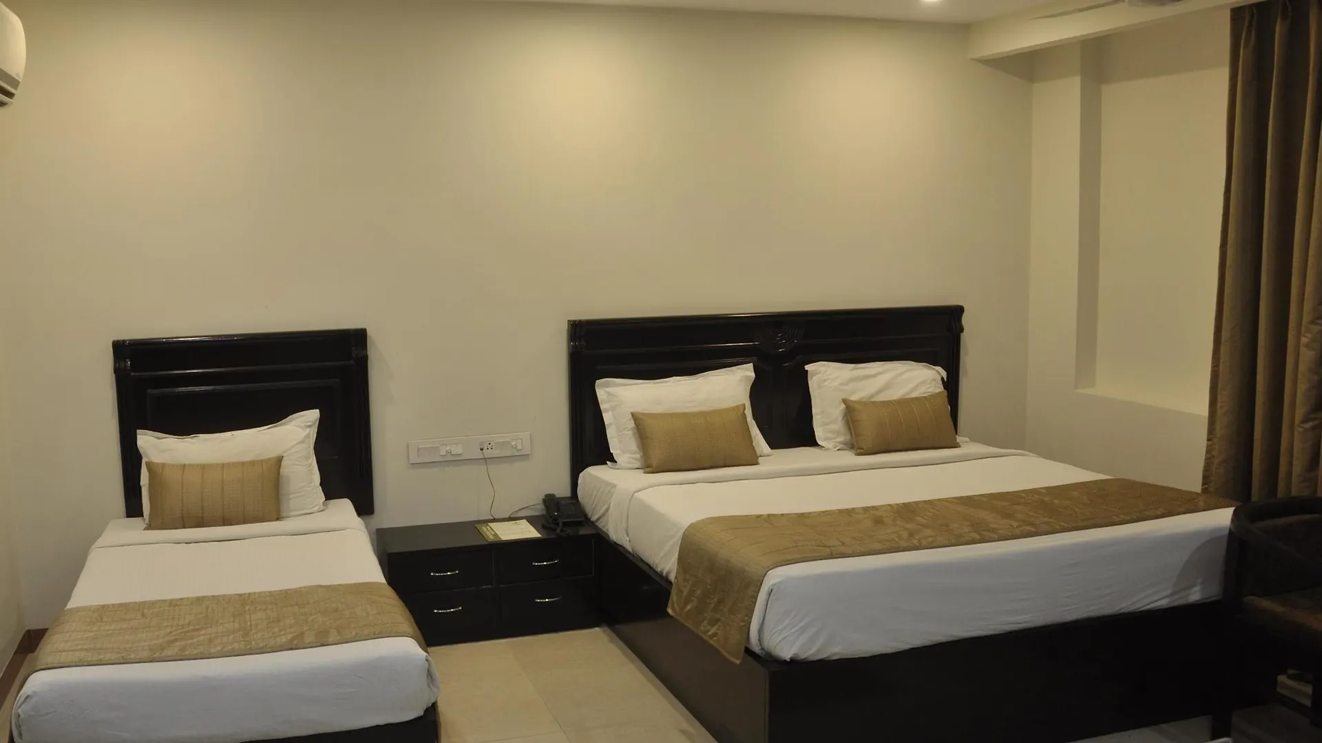 Genx Usha Kiran Agra Hotel
