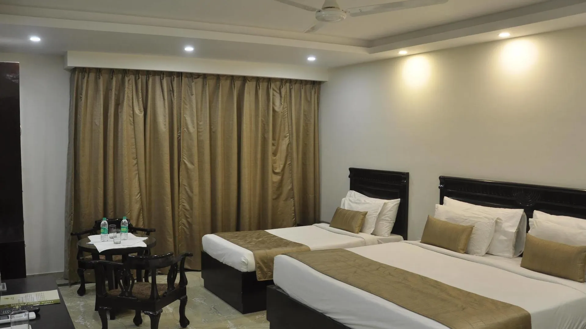 ***  Genx Usha Kiran Agra Hotel India