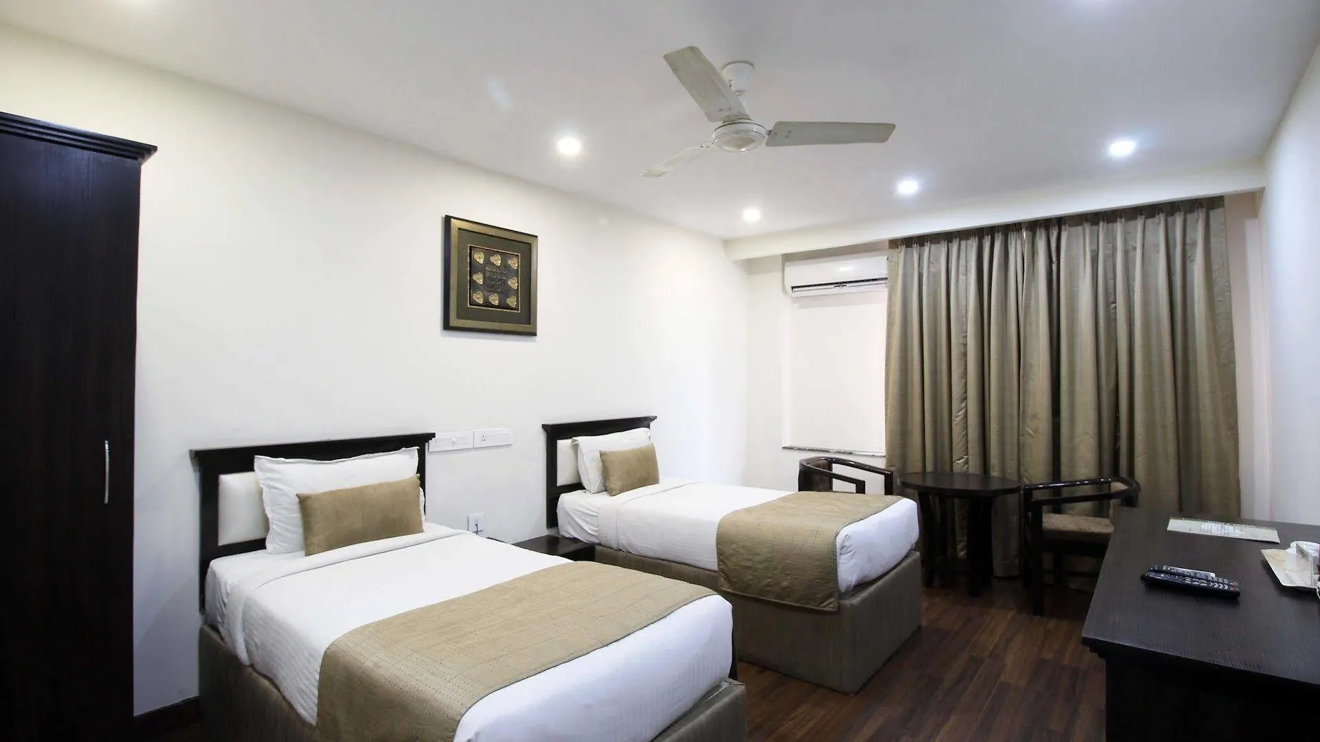 Genx Usha Kiran Agra Hotel